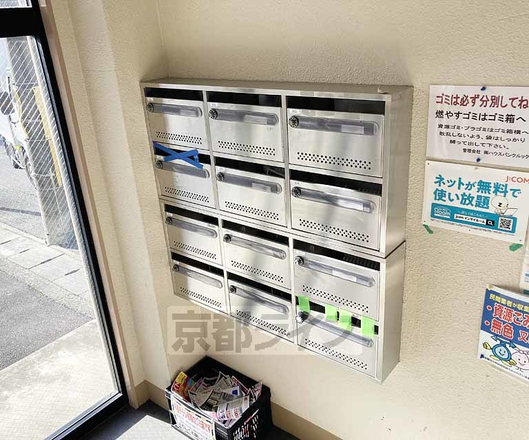 エントランス　建物入り口外側から。