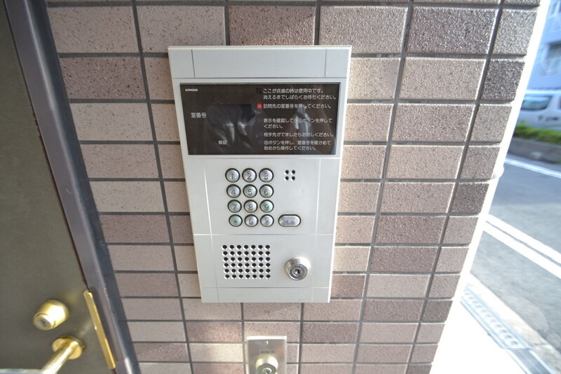 エントランス　安心のオートロック付き