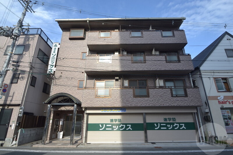 建物外観　駅徒歩３分の好立地、タイル張りの外観