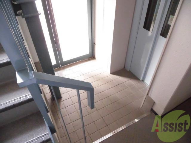 ロビー　エレベーター前スペースに余裕がありますね