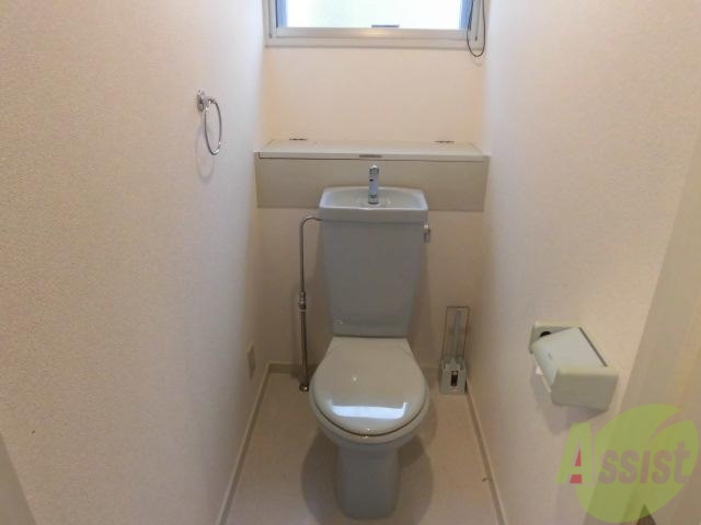 トイレ　窓から日差しが良いですね