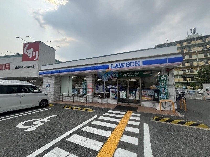 コンビニ　ローソン　東豊中町5丁目店（コンビニ）まで427m