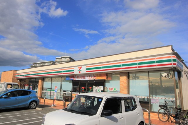 コンビニ　セブンイレブン　豊中豊南町東４丁目店（コンビニ）まで300m