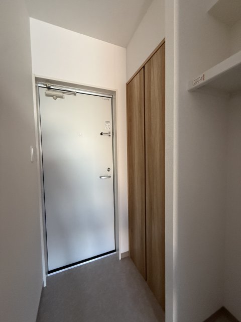 COLLINA中山新町の玄関写真