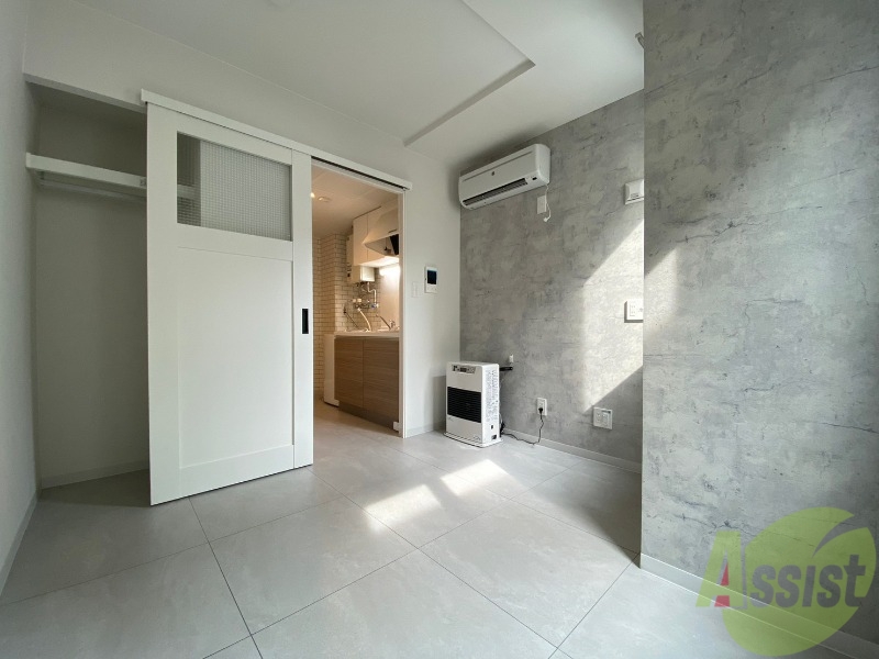 その他部屋・スペース　洋室を撮影しました。日射しがあり明るい印象。