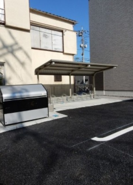 駐車場　共有ごみ置場有