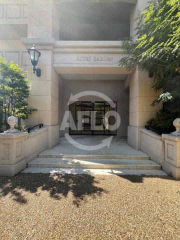 エントランス　リバーガーデン岸里玉出　マンション入口