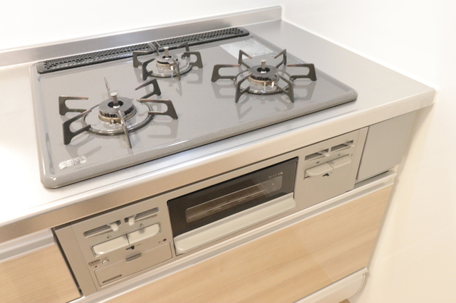 キッチン　３口ガスコンロ
