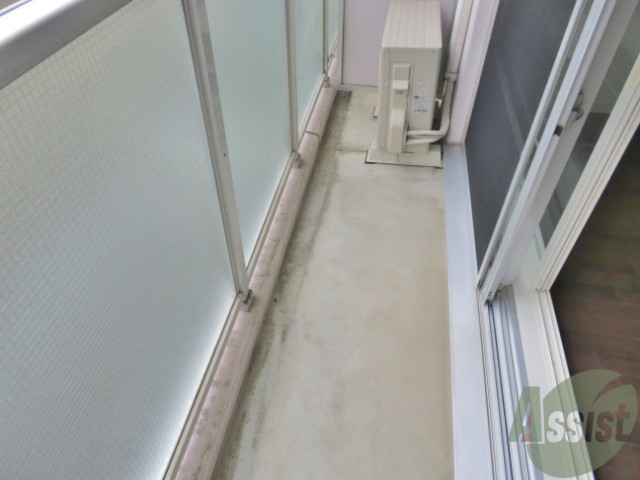 バルコニー　ベランダは天気の良い日には洗濯物も良く乾きそうですね。