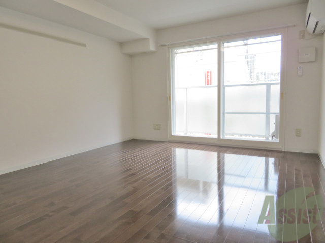 居室・リビング　陽の光が差し込む明るいお部屋は気持ちが良いですね。