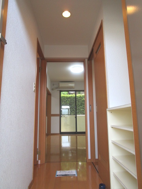 玄関　シューズボックス付きの玄関です★