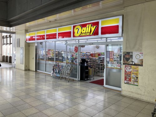コンビニ　デイリーヤマザキ センター北駅店（コンビニ）まで390m
