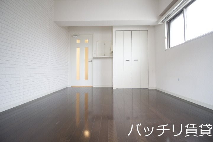 居室・リビング　写真は別号室の為、現状優先になります。