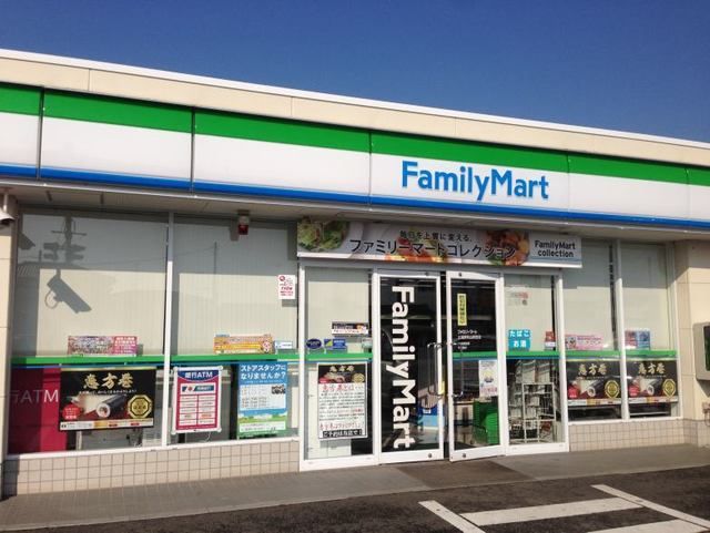 コンビニ　ファミリーマート（コンビニ）まで550m