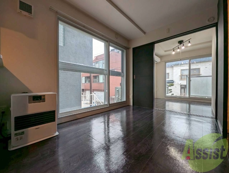 居室・リビング　広くてキレイなお部屋が広がっていて、充実した生活が送れそう。