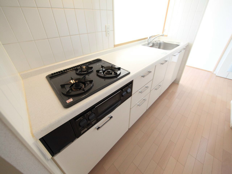 キッチン　システムキッチン　3口ガスコンロ　グリル付