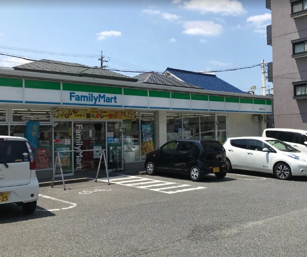 コンビニ　ファミリーマート 名東藤が丘店（コンビニ）まで823m
