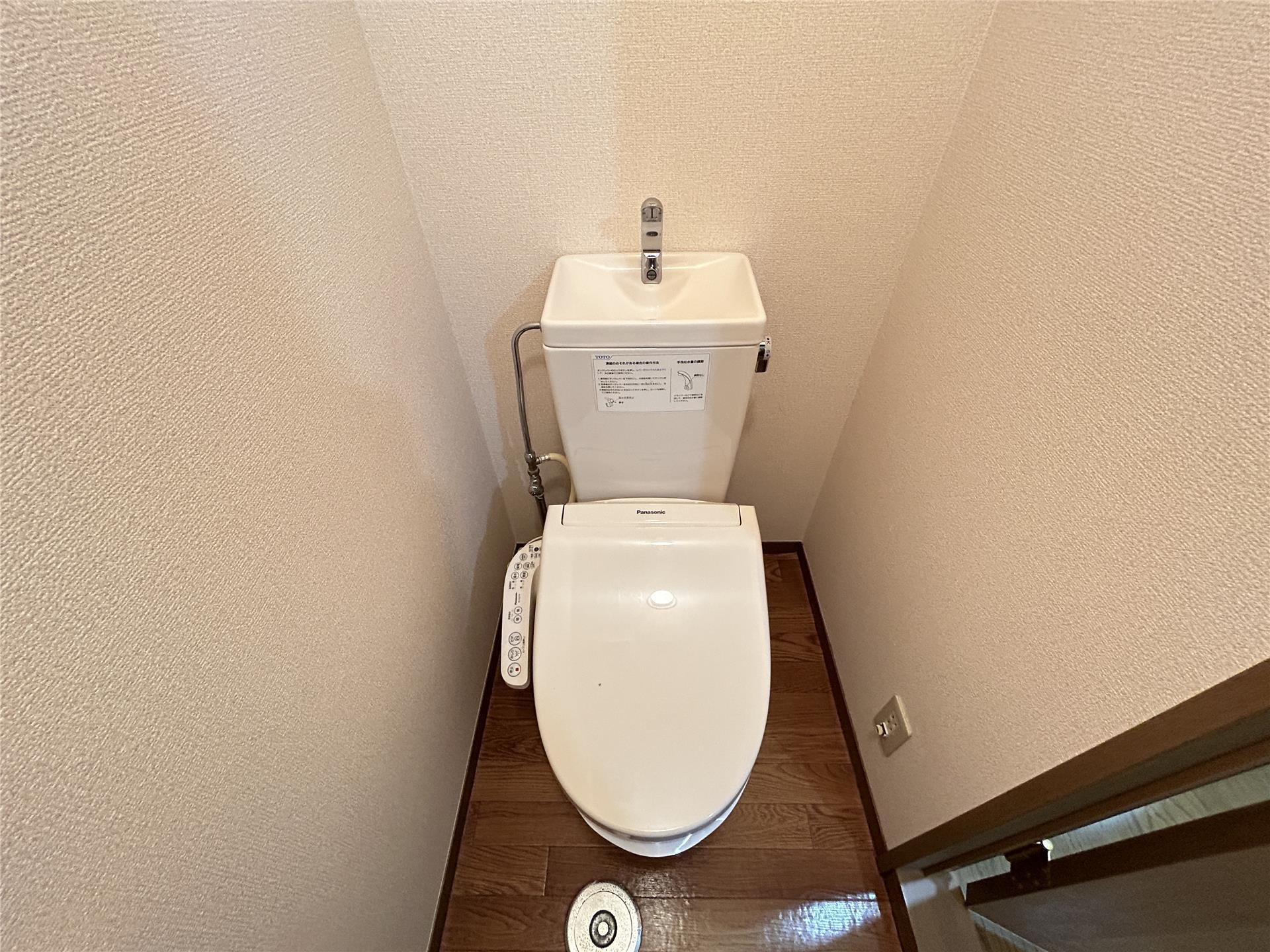 トイレ　温水洗浄暖房便座付トイレ