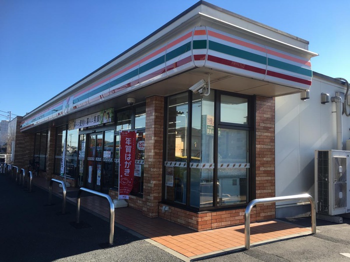 コンビニ　セブンイレブン（コンビニ）まで335m