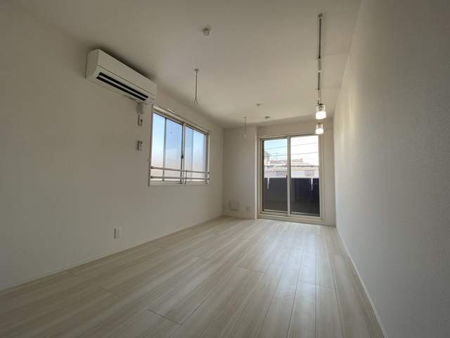 居室・リビング　白色基調のモテ部屋です。