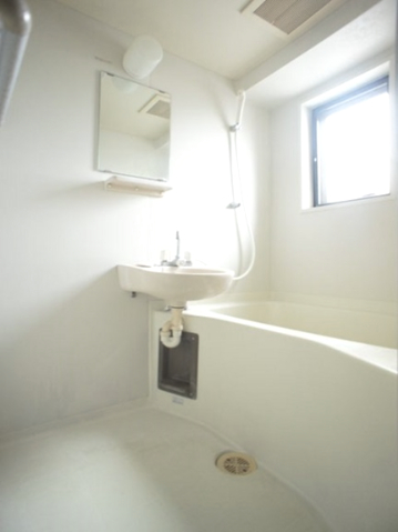 バス・シャワールーム　一日の疲れをゆっくり癒すことができます♪