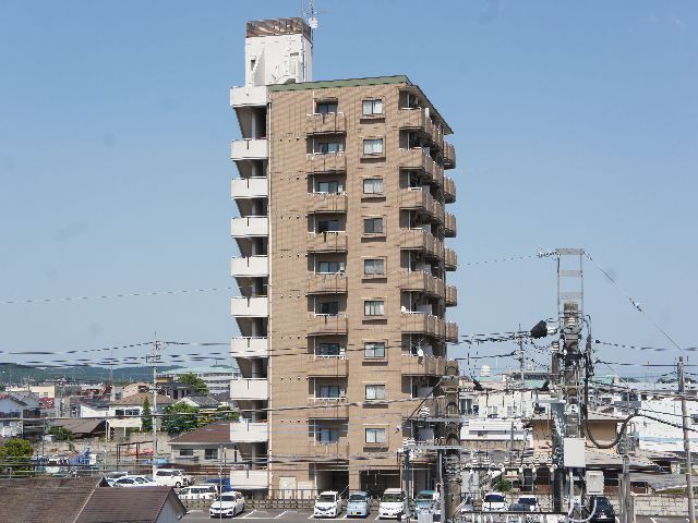 建物外観　上品で重厚感のある、10階建の賃貸マンションです♪