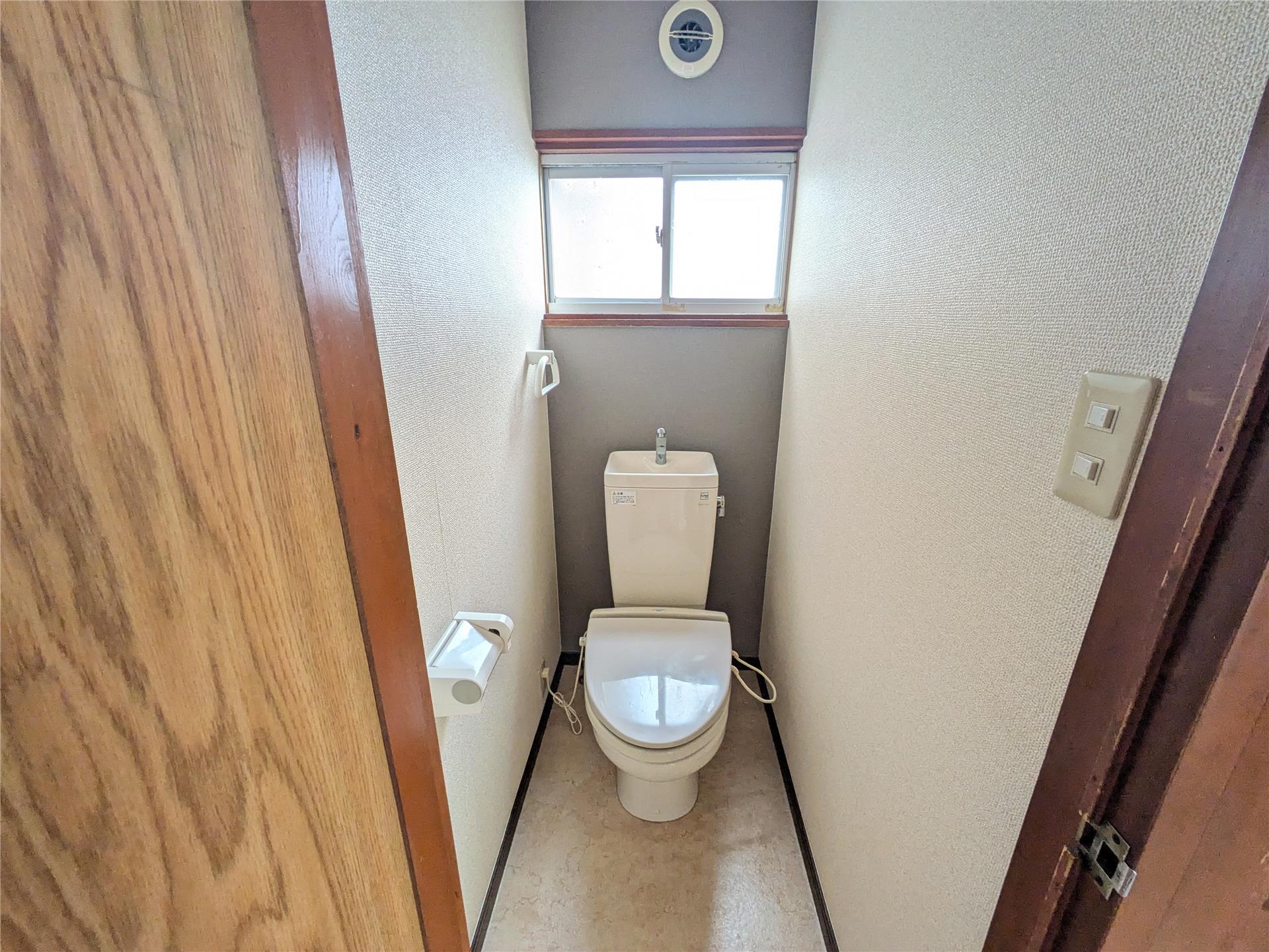 トイレ　温水洗浄便座