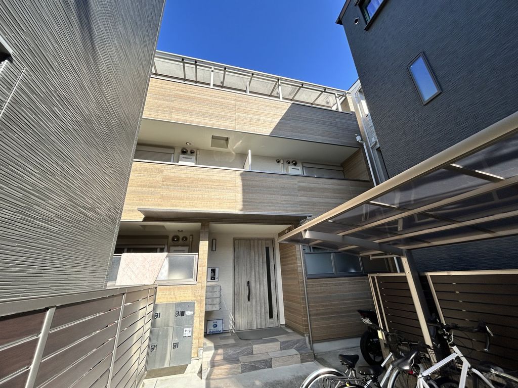 建物外観　駐車場