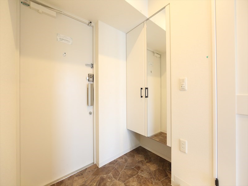 玄関　玄関　シューズボックス付（収納充実してます）