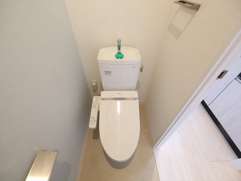 トイレ　温水洗浄暖房便座付トイレ