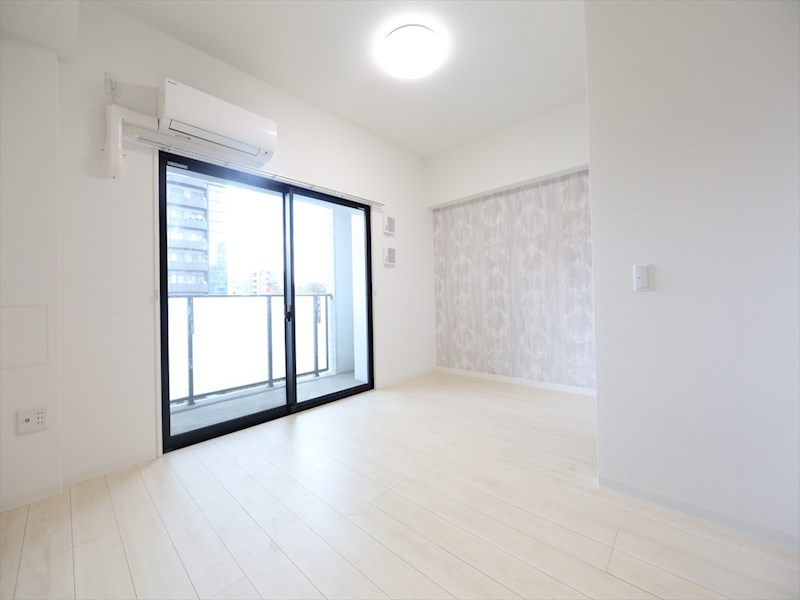 バルコニー　洋室8帖　エアコン完備　バルコニー