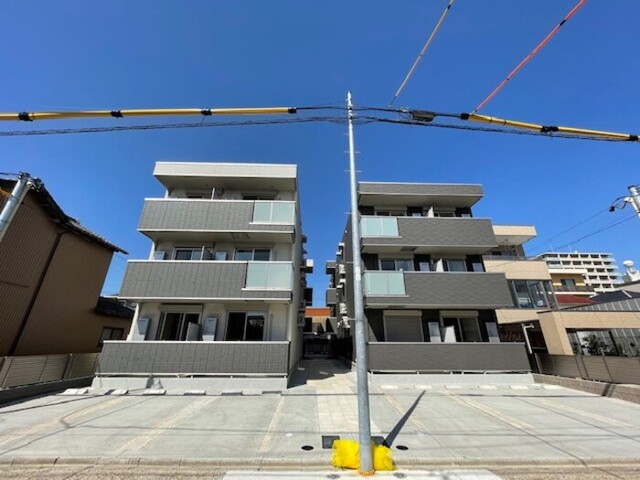 建物外観　外観（向かって左側がIIです