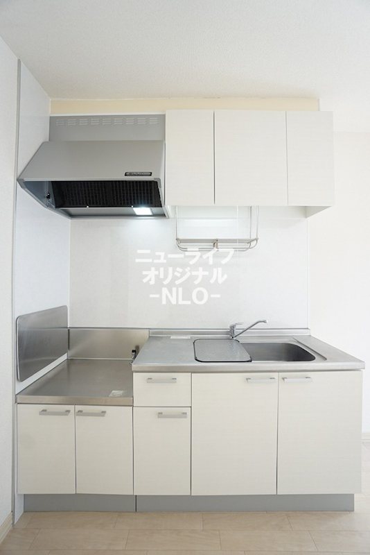 キッチン　上下に収納スペースが充実しているのでお料理も効率良く楽しめま