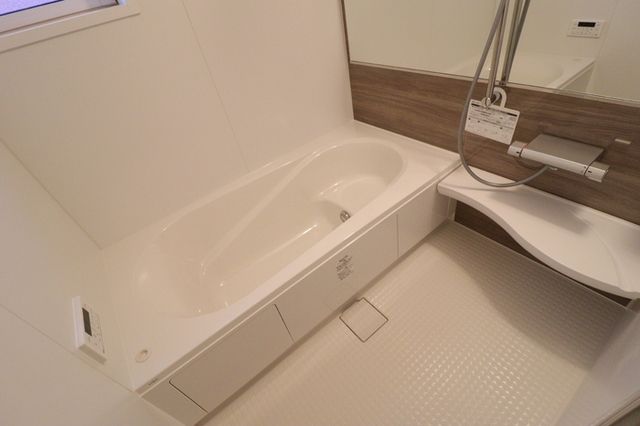 バス・シャワールーム　ゆったりとした一坪の浴室は魅力的です