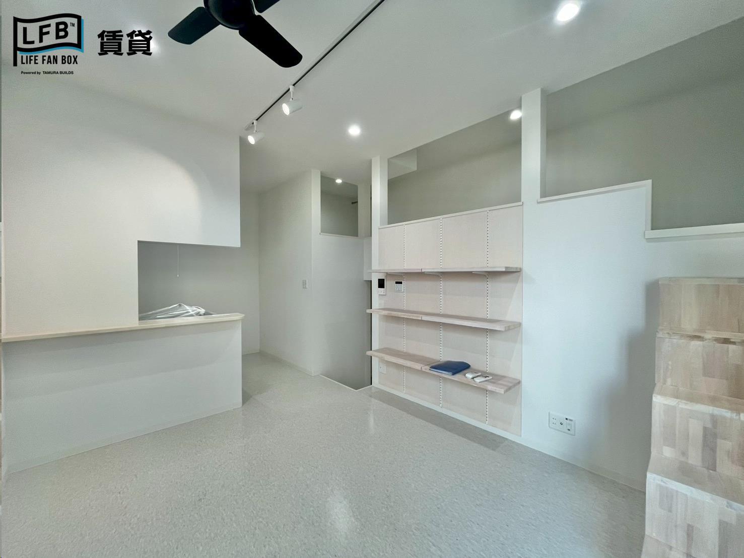 居室・リビング　※103号室の写真です。