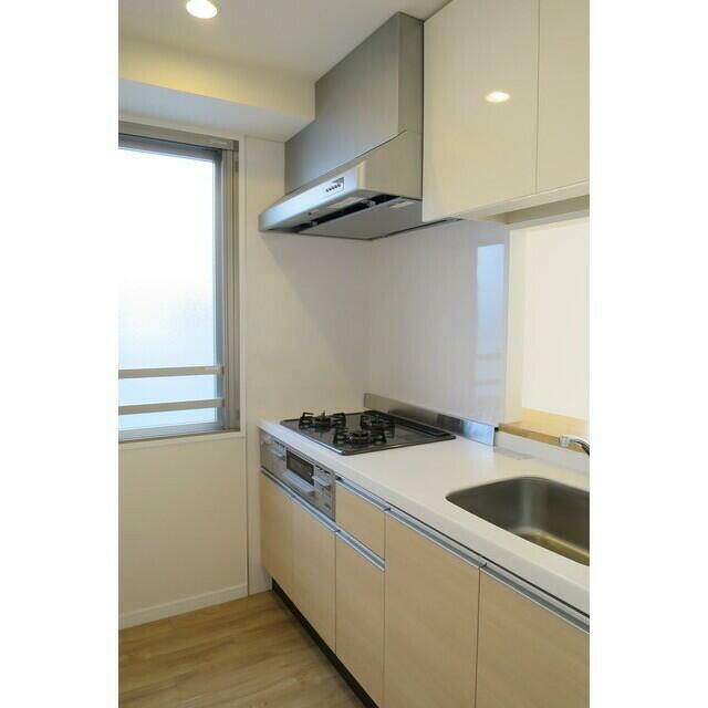 キッチン　3口ガスコンロ・グリル付