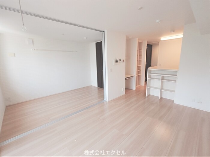 居室・リビング　明るいリビングです。