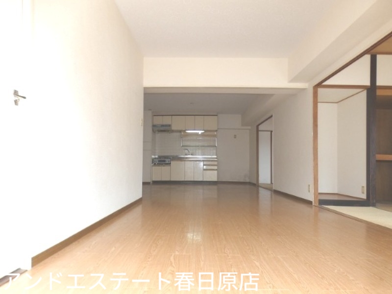 居室・リビング　開放感のある広いリビング