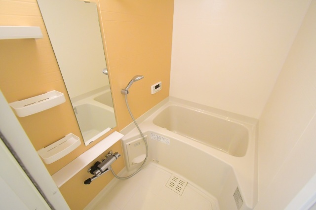 バス・シャワールーム　反転タイプのお写真です。