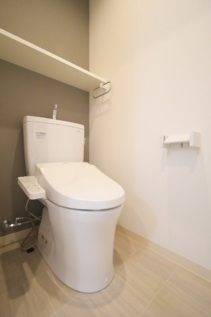 トイレ　反転タイプのお写真です。