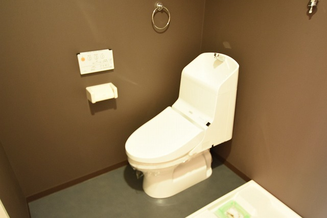 トイレ　温水洗浄便座機能付き☆