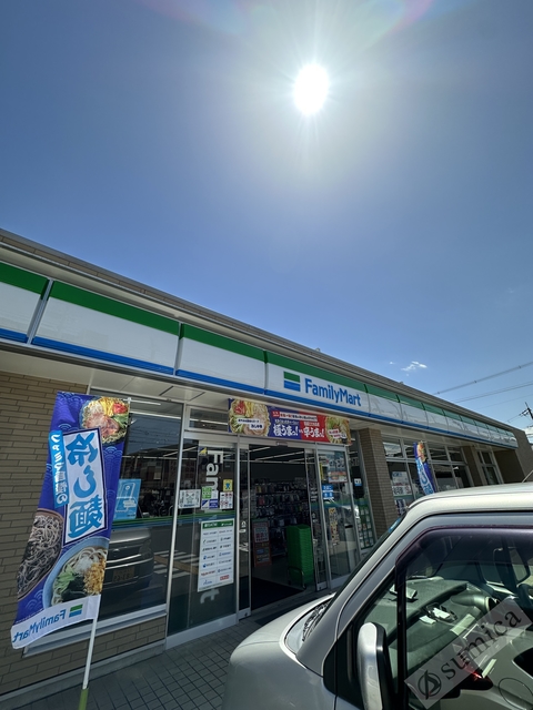 コンビニ　ファミリーマート東大阪楠根店（コンビニ）まで373m