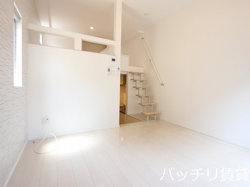 居室・リビング　別号室写真の為現況を優先致します。