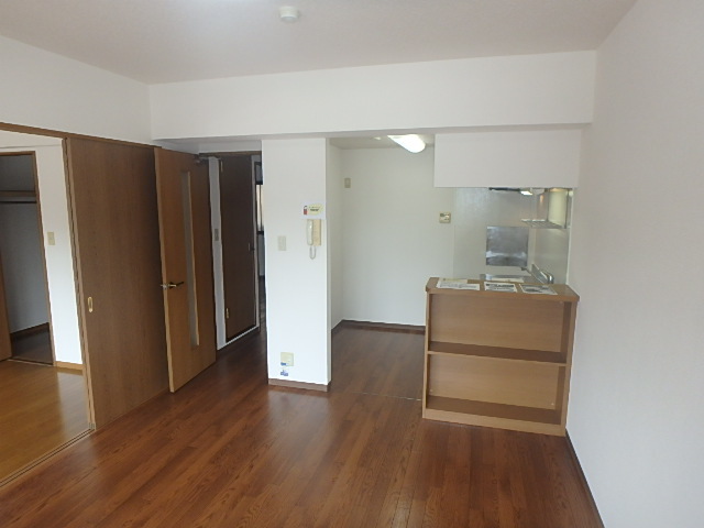 居室・リビング　反転タイプのお部屋です。