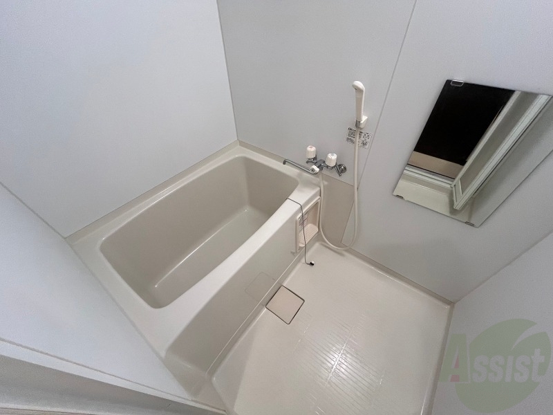 バス・シャワールーム　お風呂になります。一日の疲れを癒してくださいね。