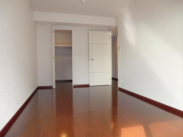 居室・リビング　ウォークインクローゼット付きの洋室