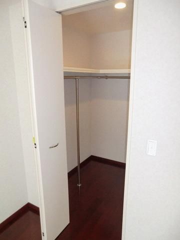 収納　大きなウォークインクローゼット