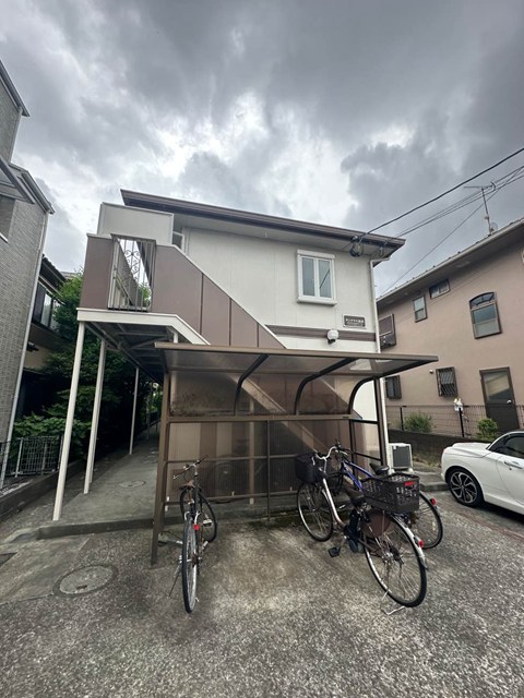 その他共有部分　屋根付きの駐輪場があるので雨が降っても安心です☆自転車はちょ