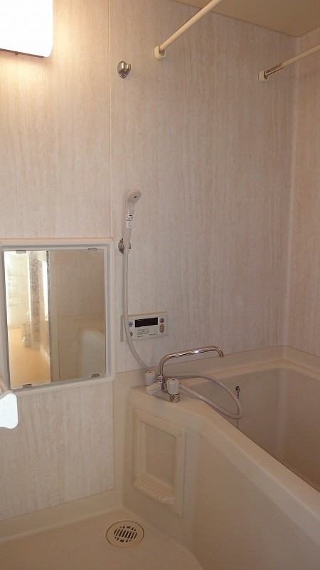 バス・シャワールーム　バスルームはいつでもぽかぽかお風呂に入れる追焚機能付き☆家族