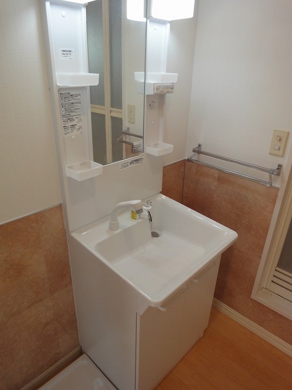 洗面設備　洗髪洗面化粧台で忙しい朝にも寝癖の付いた頭にも優しい☆お化粧